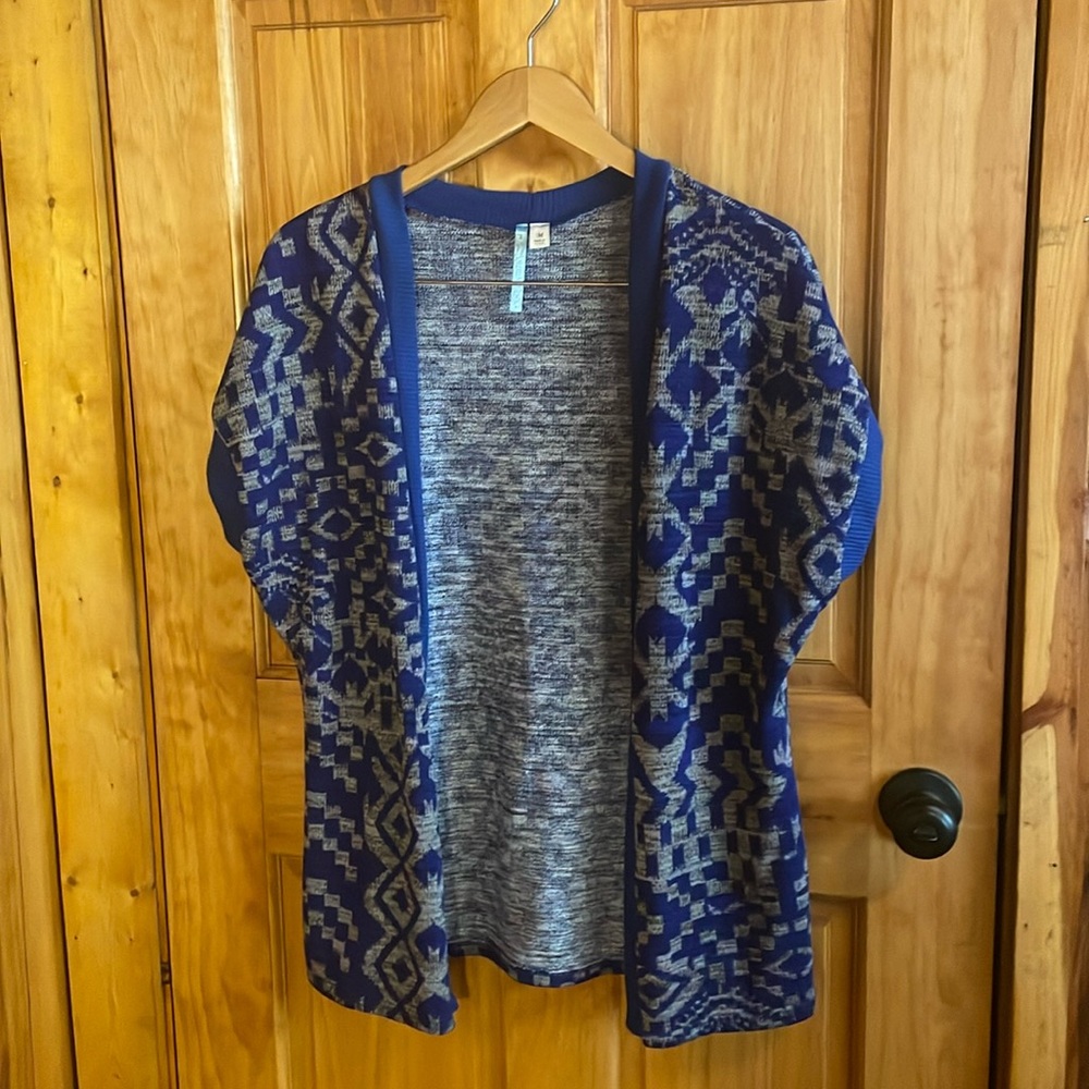 Blue/grey Aztec design Open Front Short Sleeve Cardigan, Sz Md